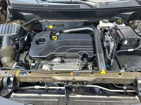 Used 2024 Chevrolet Equinox LT w/ Driver Convenience Package AWD/4WD image 17