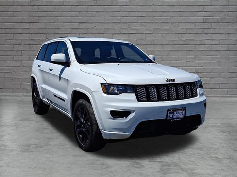 Used 2019 Jeep Grand Cherokee Altitude AWD/4WD image 2