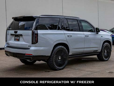 Used 2026 Cadillac Escalade Platinum Sport w/ LPO, Floor Liner Package AWD/4WD image 10