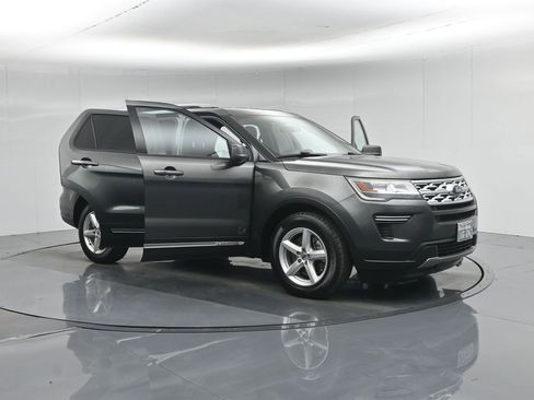 Certified 2018 Ford Explorer XLT image 35