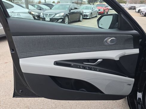 New 2026 Hyundai Elantra Limited image 25
