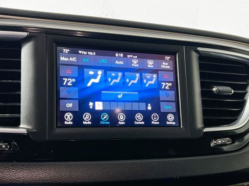 Used 2018 Chrysler Pacifica Touring-L image 28