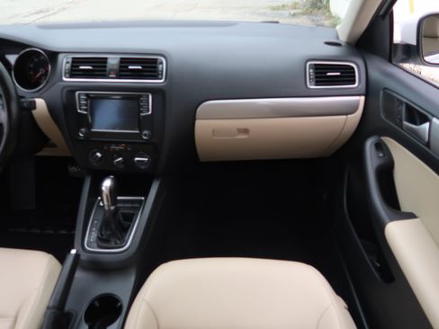 Used 2017 Volkswagen Jetta SE FWD image 15
