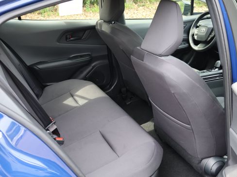 Certified 2025 Toyota Prius LE FWD image 18