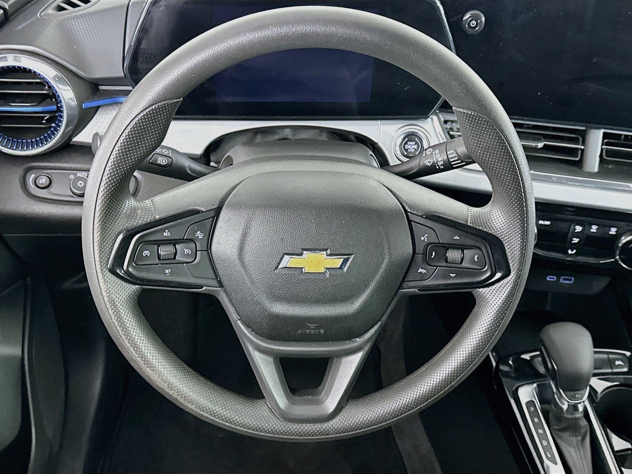 Used 2025 Chevrolet Trax LT FWD image 18