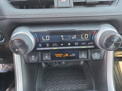 Used 2022 Toyota RAV4 XLE w/ Convenience Package image 27