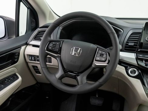 New 2026 Honda Odyssey Touring image 11