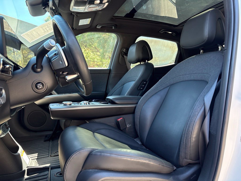 Used 2025 Genesis GV60 RWD image 8