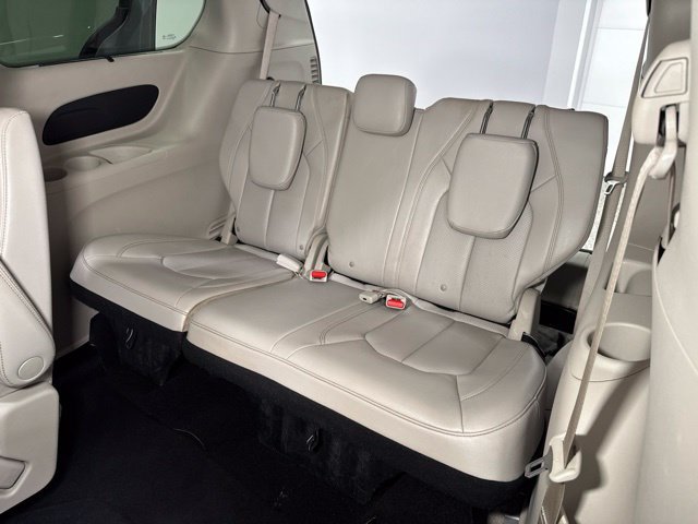 Used 2021 Chrysler Pacifica Touring-L FWD image 26