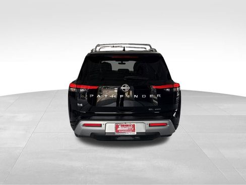 Used 2023 Nissan Pathfinder SL AWD/4WD image 4