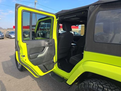 Used 2016 Jeep Wrangler Unlimited Sahara image 21