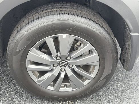 Certified 2025 Nissan Pathfinder S image 11