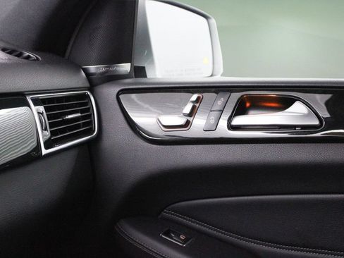Used 2019 Mercedes-Benz GLE 400 4MATIC image 41