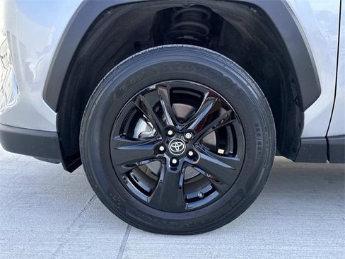 Used 2020 Toyota RAV4 XLE image 4
