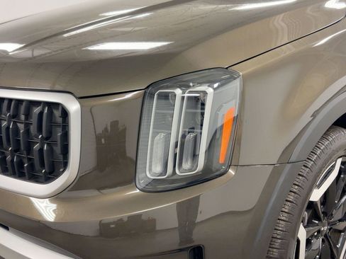 Used 2024 Kia Telluride EX w/ EX Captain's Chair Package image 10