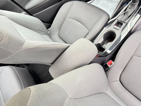 Used 2022 Toyota Corolla LE image 40