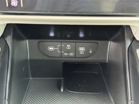 Used 2025 Kia Sorento S image 23