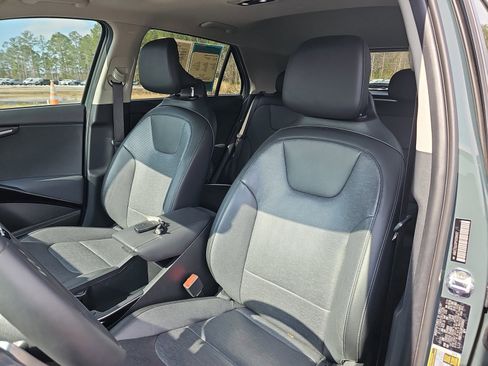 Used 2023 Kia Niro SX Touring image 16
