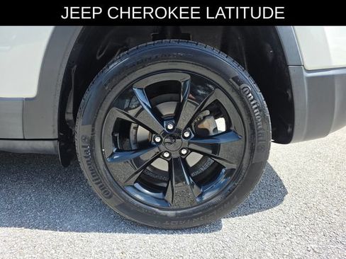 Used 2019 Jeep Cherokee Latitude Plus FWD image 16