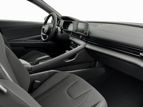 Used 2025 Hyundai Elantra Sport image 23