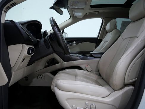 Used 2020 Lincoln Nautilus Reserve w/ Equipment Group 201A image 13