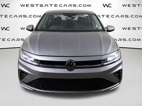 Used 2025 Volkswagen Jetta SE FWD image 2