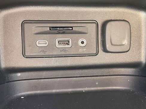 Used 2022 Chevrolet Equinox RS w/ RS Leather Package FWD image 21