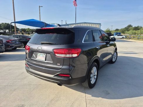 Used 2017 Kia Sorento FWD w/ LX Convenience Package image 6