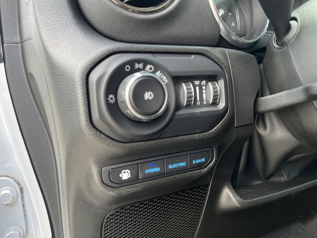 Used 2022 Jeep Wrangler Unlimited Sahara AWD/4WD image 24