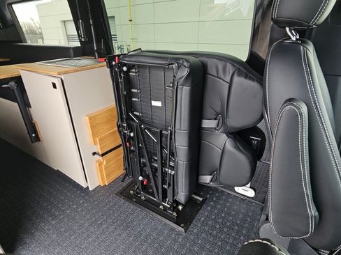 Used 2025 Mercedes-Benz Sprinter 2500 image 27