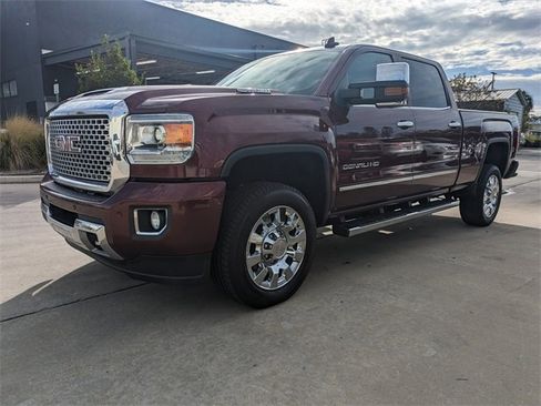 Used 2017 GMC Sierra 2500 Denali w/ Duramax Plus Package image 10