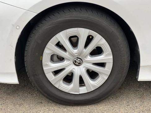 Used 2022 Toyota Prius LE FWD image 13