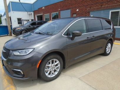 Used 2023 Chrysler Pacifica Touring-L