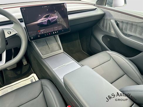 Used 2026 Tesla Model Y Long Range image 30