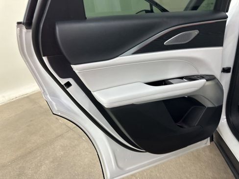 Certified 2025 Cadillac Lyriq Luxury image 27