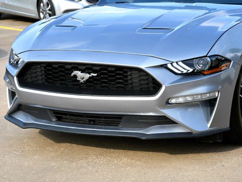 Used 2023 Ford Mustang Premium image 3