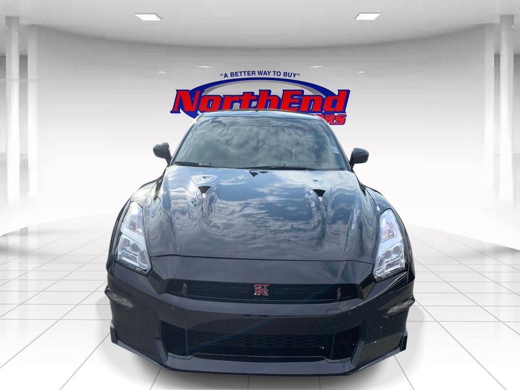 Used 2024 Nissan GT-R Premium w/ Floor Mat Package AWD/4WD image 3