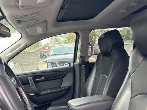 Used 2017 Chevrolet Traverse LT image 24