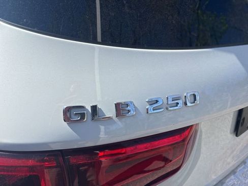 Used 2020 Mercedes-Benz GLB 250 4MATIC image 7