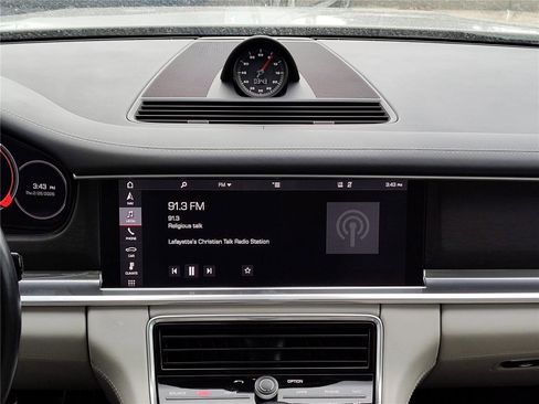 Used 2019 Porsche Panamera GTS image 17