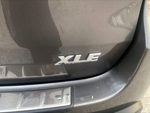 Used 2017 Toyota Highlander XLE image 10