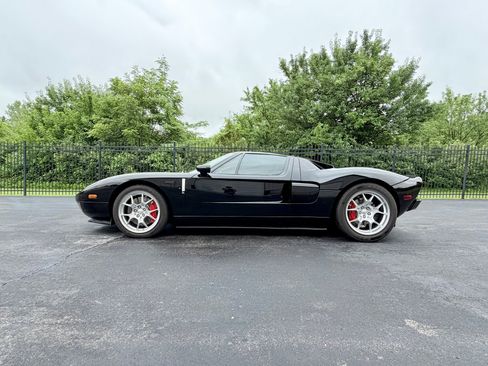 Used 2005 Ford GT RWD image 4
