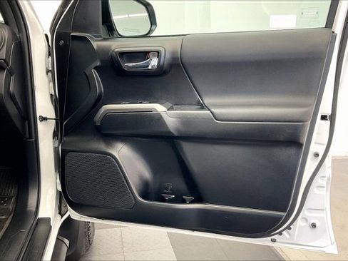 Used 2022 Toyota Tacoma TRD Off-Road image 27