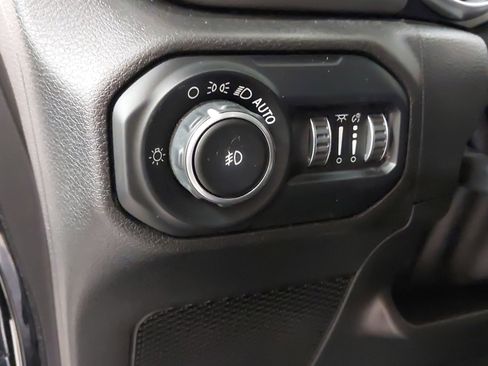 Used 2019 Jeep Wrangler Unlimited Sahara w/ Safety Group AWD/4WD image 23