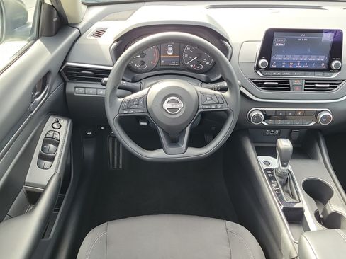 Certified 2025 Nissan Altima 2.5 S FWD image 15