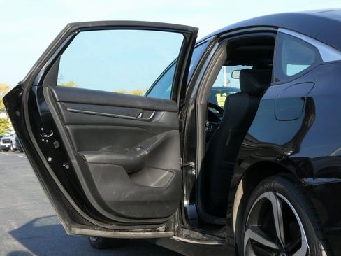 Used 2019 Honda Accord Sport image 32