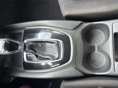 Used 2019 Nissan Rogue Sport S image 20