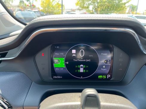 Used 2023 Chevrolet Bolt EUV Premier w/ Sun & Sound Package FWD image 7