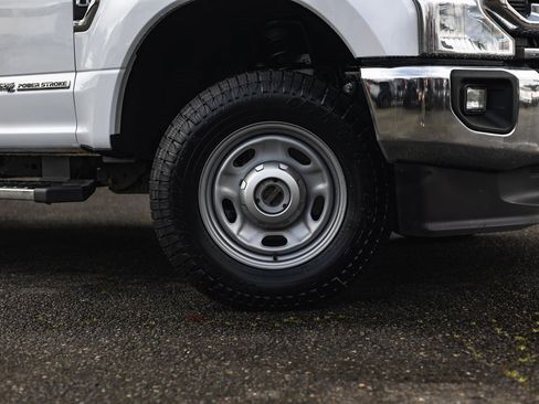 Used 2021 Ford F250 XLT w/ XLT Premium Package image 3