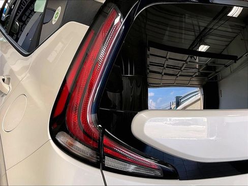 Used 2025 Kia Soul S FWD image 32